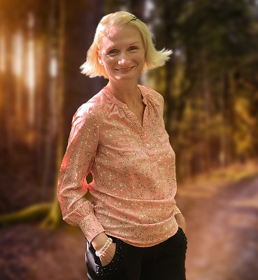 Eva Šlehofer - Autorka a lektorka programů osobního rozvoje v oblasti spontánního uzdravování. Zakladatelka projektu Život Ženám.